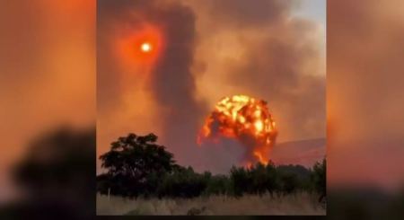 Φωτιά στη Νέα Αγχίαλο: Η στιγμή των εκρήξεων στην αποθήκη πυρομαχικών – Βίντεο ντοκουμέντο