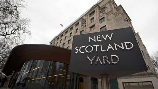 Κατηγορίες απαγγέλθηκαν σε 4 εφήβους για την επίθεση εναντίον ενός ζευγαριού γυναικών στο Λονδίνο