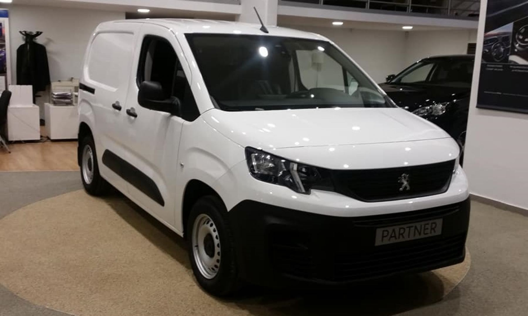Peugeot Partner: To International Van Of The Year 2019 ήρθε στην Λαμία!