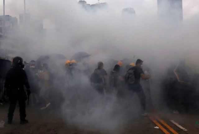 Χονγκ Χονγκ: Συγκρούσεις έξω από το κοινοβούλιο – Αλληλεγγύη από την Ταϊβάν στους διαδηλωτές