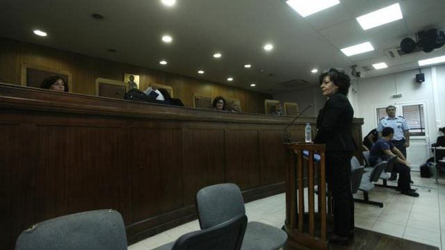 Διακοπή στη δίκη της ΧΑ λόγω αδιαθεσίας της μάνας Φύσσα