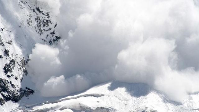 Ελβετία: Χιονοστιβάδα παρέσυρε τουλάχιστον 10 ορειβάτες