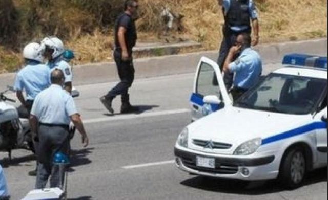 Φθιώτιδα: Καταδίωξη και σύλληψη διακινητή μεταναστών με κλεμμένο αυτοκίνητο