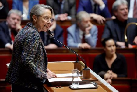 Γαλλία: Με προεδρικό διάταγμα πέρασε η αύξηση του ορίου συνταξιοδότησης – Πρόταση μομφής καταθέτει η Λεπέν