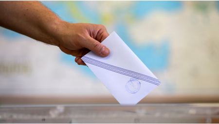 Δημοσκόπηση MRB: Μπροστά 20,7% η ΝΔ στην αναγωγή επί των εγκύρων - Επτά στους δέκα δεν ψηφίζουν Κασσελάκη για πρωθυπουργό