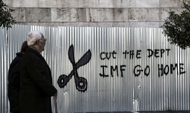Αιφνίδια παρέμβαση ΔΝΤ: Συντομεύετε και επικεντρωθείτε στο χρέος