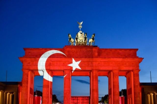 Je suis Istanbul – Από το Βερολίνο ως το Μόσταρ – Εντυπωσιακές εικόνες (ΦΩΤΟ, VIDEO)