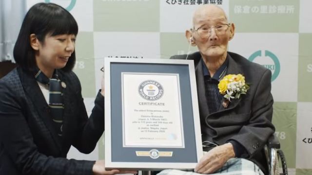 Ο γηραιότερος άνδρας στον κόσμο είναι 112 ετών: «Το μυστικό είναι το χαμόγελο»