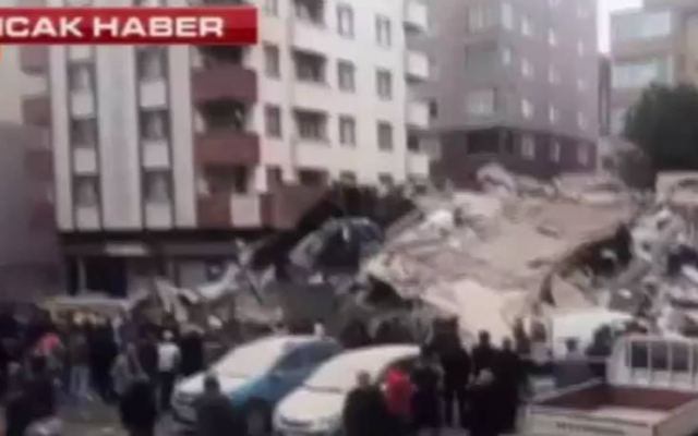 Κατέρρευσε εξαώροφο κτίριο στην Κωνσταντινούπολη, φόβοι για νεκρούς
