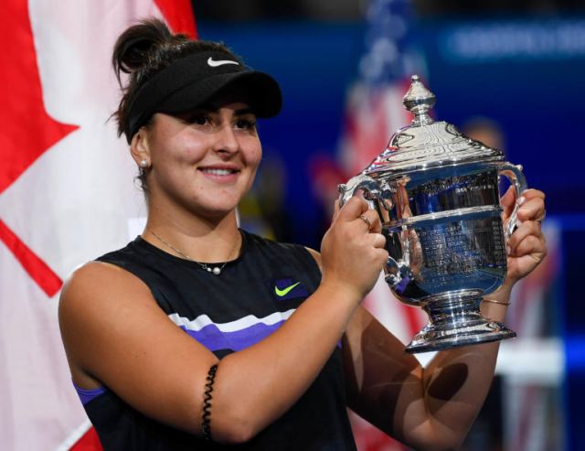 US Open: 19χρονη «Βασίλισσα» στη Νέα Υόρκη! «Διέλυσε» την Σερένα Γουίλιαμς – video