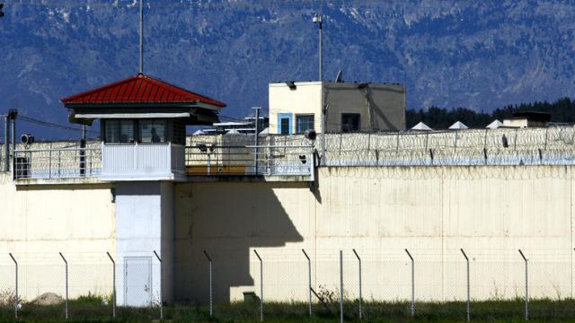 Δραπέτης των φυλακών Τρικάλων ο ληστής στο αεροδρόμιο Τιράνων