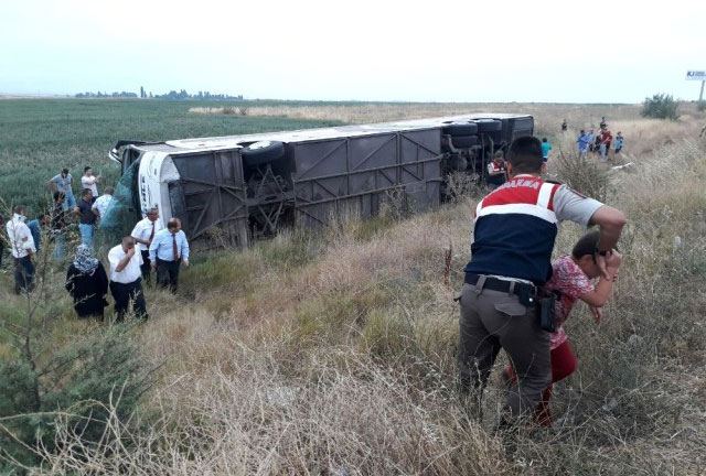 Τραγωδία στην Τουρκία με ανατροπή λεωφορείου (βίντεο)