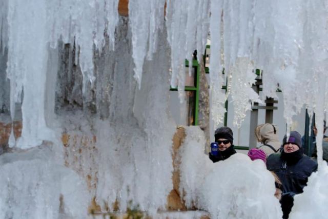 Κακοκαιρία ΗΠΑ: Eίδαν χιόνι σε περιοχές που είχαν να δουν από το 1989! Πάγωσαν οι καταρράκτες του Νιαγάρα