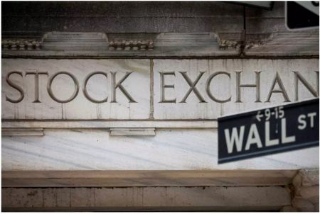 Ανακάμπτει η Wall Street – Ήπια πτώση στο ελληνικό χρηματιστήριο μετά τις εξελίξεις με τη Silicon Valley Bank