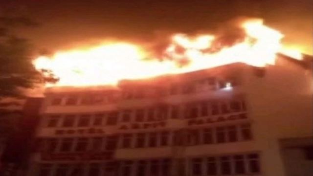 Στους 17 οι νεκροί από τη φωτιά σε ξενοδοχείο στο Νέο Δελχί