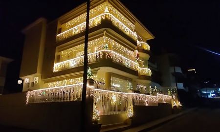 Κοζάνη: Αυτό το viral διώροφο σπίτι είναι ο ορισμός των Χριστουγέννων