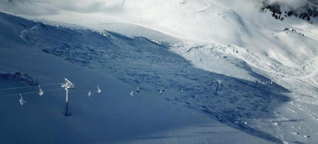 Χιονοστιβάδα 1 εκατ. τόνων «σάρωσε» το χιονοδρομικό Καλαβρύτων [εικόνες]