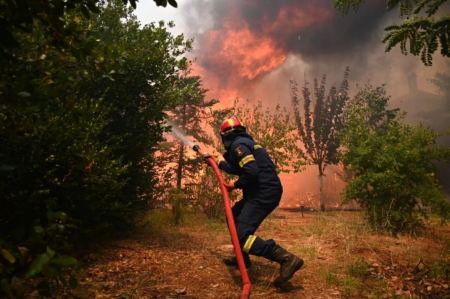 Πολύ υψηλός κίνδυνος πυρκαγιάς σήμερα σε Στερεά Ελλάδα, Αττική, Πελοπόννησο, Νότιο και Βόρειο Αιγαίο
