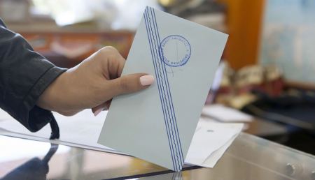 Δημοσκόπηση Interview: Προβάδισμα με σχεδόν double σκορ της ΝΔ έναντι του ΣΥΡΙΖΑ - Ποιοι υποψήφιοι ευρωβουλευτές προηγούνται