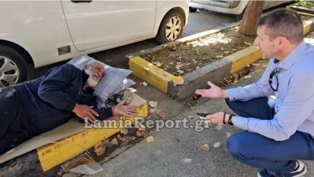 Λαμία: Τα νεότερα για τον άστεγο ηλικιωμένο που κοιμόταν στο πεζοδρόμιο - ΒΙΝΤΕΟ