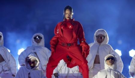 Super Bowl 2023: Παράκρουση για τη Rihanna στο Halftime Show - Αποκάλυψε ότι είναι έγκυος ξανά