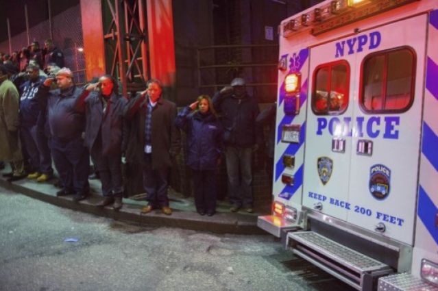 Επέστρεψε το &quot;τέρας&quot; στην Αμερική - Εν ψυχρώ δολοφονία δύο αστυνομικών στο Μπρούκλιν - Αυτοκτόνησε στο μετρό ο δράστης (ΒΙΝΤΕΟ&amp;ΦΩΤΟ)