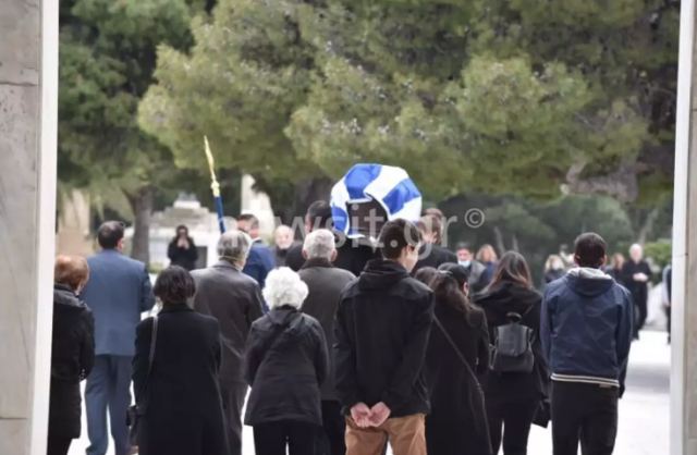 Μανώλης Γλέζος: Βουβό αντίο στον μεγάλο Έλληνα
