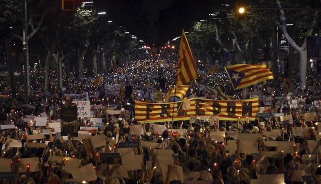 Ένταση στην Καταλονία: Και πάλι στους δρόμους οι Καταλανοί