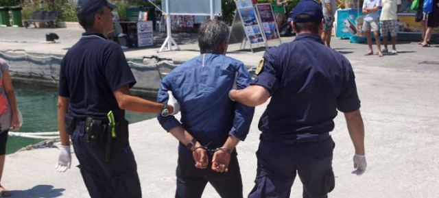 Τέσσερις συλλήψεις στην Θεσσαλονίκη για παράνομη μεταφορά 35 αλλοδαπών