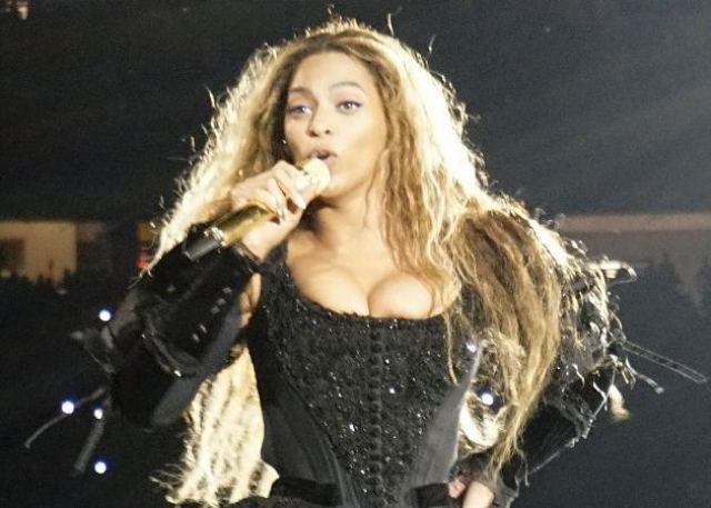 Beyonce: Εμφανίσεις που κολάζουν στην πρώτη της συναυλία ενώ οι φήμες οργιάζουν!