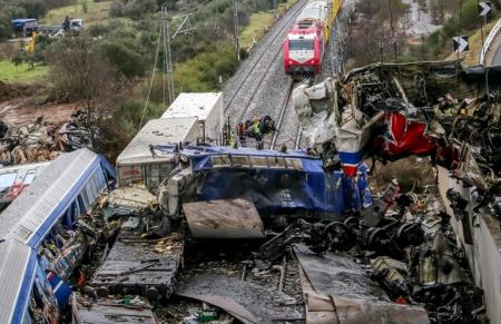 Σύγκρουση τρένων στη Λάρισα: Νέα προθεσμία για αύριο έλαβε να απολογηθεί ο σταθμάρχης
