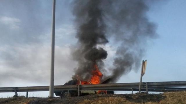 Φωτιά σε αυτοκίνητο στην Εθνική Οδό - Τρόμος για τους επιβάτες