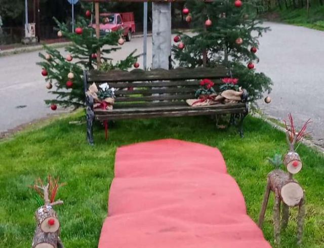 Ανάβουν τα Χριστουγεννιάτικα δένδρα σε Σπερχειάδα και Μακρακώμη