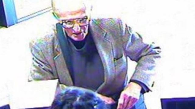 Η παρανομία... χρόνια δεν κοιτά - 80χρονος έκανε ένοπλη ληστεία σε τράπεζα - ΦΩΤΟ