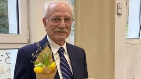 Πτυχιούχος και επίσημα ο 88χρονος Δημήτρης Μουδατσάκης - Ετοιμάζεται για το μεταπτυχιακό του!