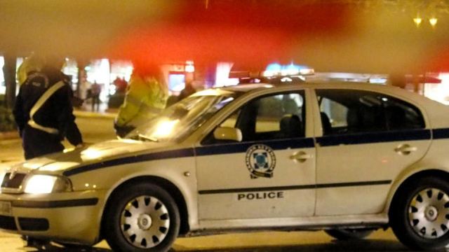 Παραδόθηκε ο οδηγός που είχε πυροβολήσει λεωφορείο στο Κάραβελ