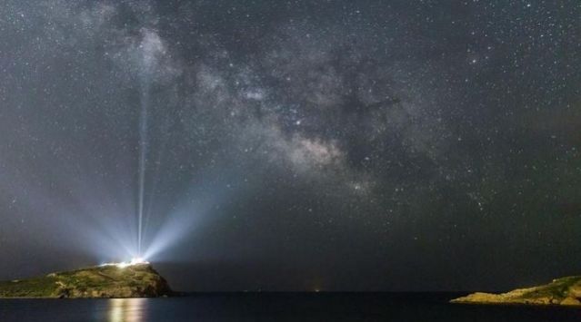 Η φωτό Ελληνα που ξεχώρισε η NASA: Ο Γαλαξίας πάνω από το Ναό του Ποσειδώνα