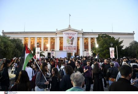 Ολονύχτια διαμαρτυρία φοιτητών στο κέντρο της Αθήνας ως ένδειξη αλληλεγγύης στην Παλαιστίνη