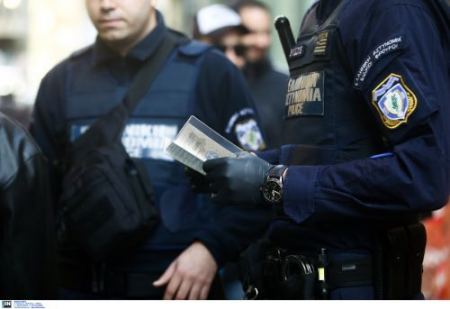 Θεσσαλονίκη: Συλλήψεις για παράνομες ελληνοποιήσεις – Χειροπέδες και σε πρώην αστυνομικό