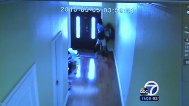 Video σοκ: 13χρονη δέχεται επίθεση από παιδόφιλο μέσα στο σπίτι της