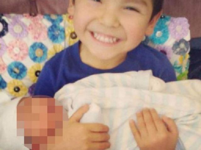 Κρεμάστηκε κατά λάθος 4χρονο αγοράκι - Πιάστηκε η κουκούλα του σε κρεμάστρα