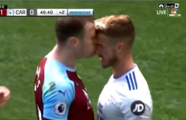 Premier League: Φίλησε τον αντίπαλο και είδε την κίτρινη κάρτα! video