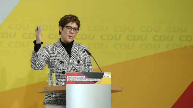 Δεν έπεισε η Καρενμπάουερ - Αποχωρεί από την ηγεσία του CDU