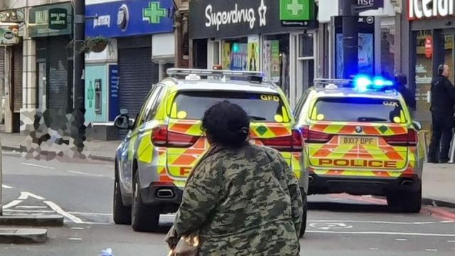 Τρομοκρατική επίθεση στο Λονδίνο: Μαχαίρωσε 2 πολίτες ο δράστης