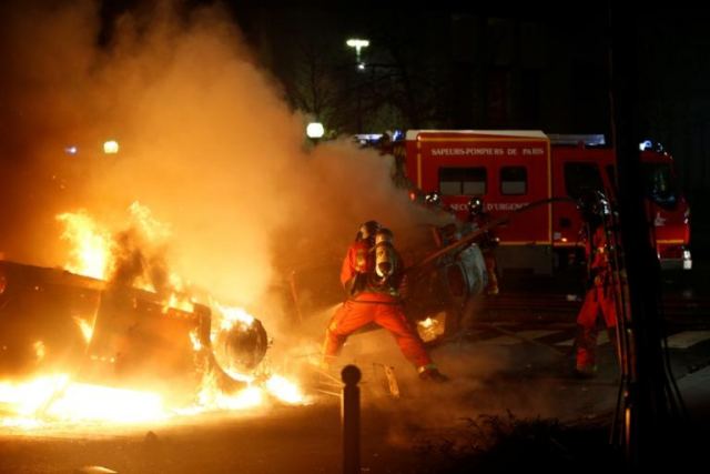 Φλέγεται το Παρίσι – 95 τραυματίες – Τουλάχιστον 224 συλλήψεις διαδηλωτών με “Κίτρινα Γιλέκα” – Video