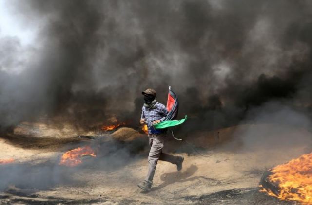 «Κόλαση» και πάλι η Γάζα! Φωτιές, καπνοί και ένας 25χρονος νεκρός [pics]