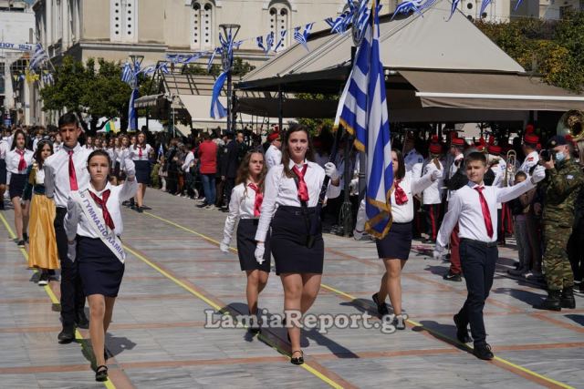 Εικόνες από τη μαθητική παρέλαση της 25ης Μαρτίου στη Λαμία (Γυμνάσια) ΜΕΡΟΣ 2