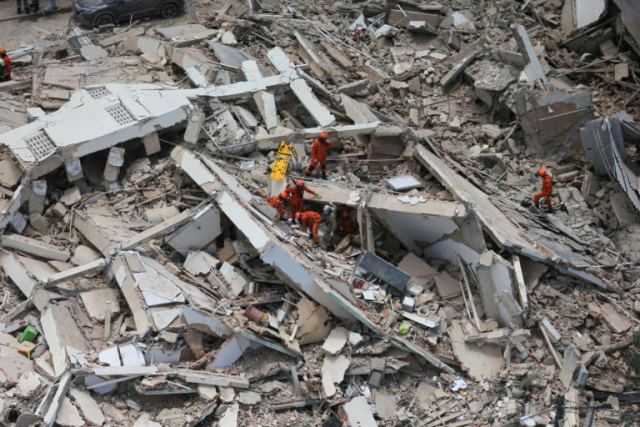 Βραζιλία: Πέντε νεκροί και πέντε αγνοούμενοι από την κατάρρευση επταώροφης πολυκατοικίας [Pics]