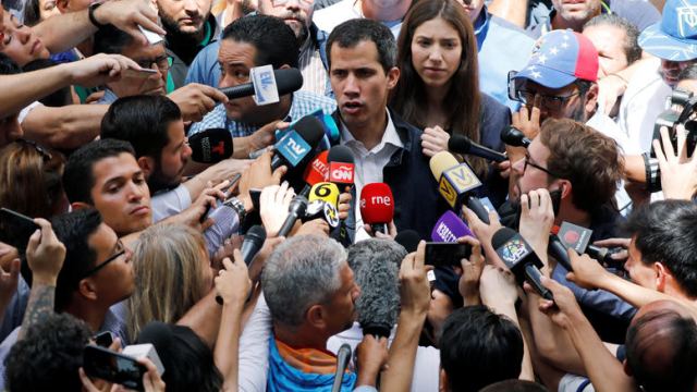 Η Βενεζουέλα στα άκρα: Σε νέες διαδηλώσεις καλεί ο Γκουαϊδό
