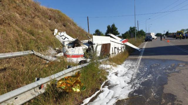 Γρεβενά: Εικόνες από την αναγκαστική προσγείωση μονοκινητήριου αεροπλάνου – video